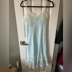 Vintage Baby Blue Chemise Nightgown with Lace Details Size Small (34)